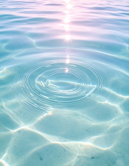水面に広がる美しい波紋と光