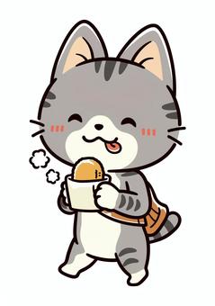 揚げ立てのコロッケを持っているサバトラ猫 食べ歩き,コロッケ,旅行,観光,名物,食べる,揚げ物,揚げたて,アツアツ,ご当地グルメのイラスト素材