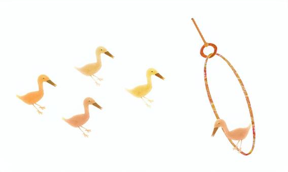 ブランコで遊ぶ鳥 ブランコで遊ぶ鳥 鳥,ブランコ,遊ぶ,乗る,楽しい,遊具,動物,キャラクターのイラスト素材