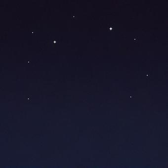 星少なめのミニマル夜空背景 星空,夜空,濃紺,ネイビー,ミニマル,シンプル,背景,静か,落ち着いた,スピリチュアルのイラスト素材