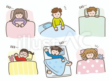 布団で寝る小学生