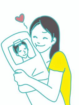 抱き枕に推しの写真を貼って抱きつく女性 女性,推し活,抱き枕,写真,アイドル,モデル,芸能人,キャラクター,テープ,貼るのイラスト素材