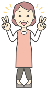 エプロンおばちゃん-215-全身 ピース,おばちゃん,エプロン,お母さん,ママ,中年,おばさん,主婦,人物,かわいいのイラスト素材