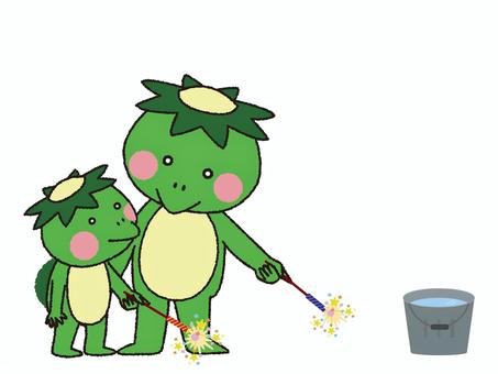 手持ち花火を楽しむ親子カッパ カッパ,妖怪,生き物,全身,親子,家族,花火,バケツ,水,夏のイラスト素材
