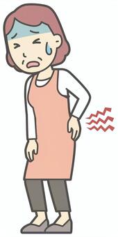  腰が痛くて苦しんでいるおばさん 腰痛,女性,人,主婦,中年,シニア,エプロン,ママ,お母さん,おかんのイラスト素材