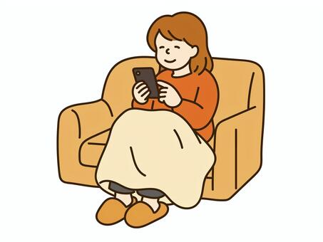 ソファでスマホを見ている女性のイラスト 女性,スマホ,ソファー,スマートフォン,人物,自宅,インターネット,ネット,オンライン,サイトのイラスト素材