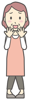 エプロンおばちゃん-157-全身 照れる,おばちゃん,エプロン,お母さん,ママ,中年,おばさん,主婦,人物,かわいいのイラスト素材