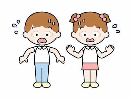 男の子と女の子驚く