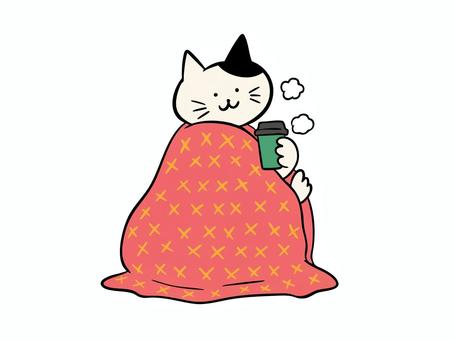 暖を取る猫（カラー） 猫,毛布,ブランケット,ホットドリンク,温かい,暖かい,湯気,暮らし,かわいい,ゆるいのイラスト素材