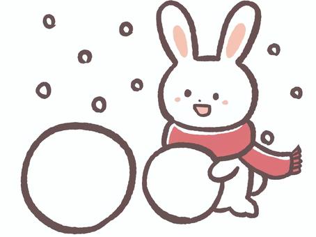 冬の寒い日に雪だるま作る動物のうさぎ 雪だるま,冬,12月のイラスト素材