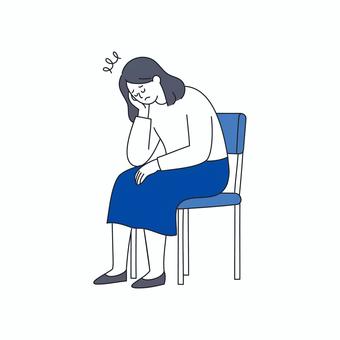椅子に座りひどく落ち込む女性 椅子に座りひどく落ち込む女性 人物,女性,落ち込み,表情,椅子,座り,疲労,困惑,悩み,ストレスのイラスト素材