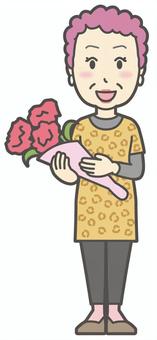  大阪のおばちゃん-012-全身 花束,おばちゃん,大阪,ヒョウ柄,おばはん,中年,女性,関西,派手,おばさんのイラスト素材