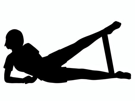 お尻の筋肉を鍛えるチューブトレーニング 女性,ショートパンツ,セラバンド,チューブ,横向き,運動,足上げ,お尻,鍛える,トレーニングのイラスト素材