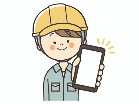 スマホ画面を見せる女性作業員 建築士,設計士,作業員,スマホ,画面,見せる,登録,誘導,紹介,案内のイラスト素材