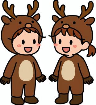 茶色のトナカイコスの子供たちです。 トナカイ,コスプレ,シンプルのイラスト素材
