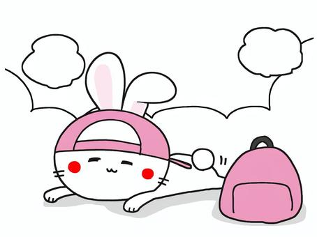 雲の上でのんびりするうさぎ
