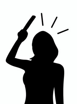 サイリウムを振る女性のシルエット 女性,推し活,ライブ,サイリウム,ミドルヘア,フェス,夏,ノリノリ,応援,サポーターのイラスト素材
