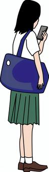 学生スマホ見る 学生,女子,スマホ,見る,制服,立ち姿,通学,鞄のイラスト素材