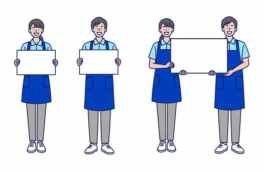 メッセージボードを持つエプロン姿の男女