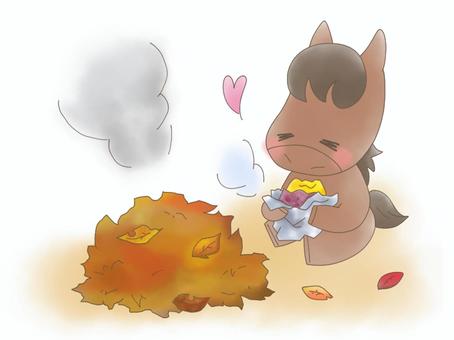 うまさんと焼き芋 馬,午,干支,さつまいも,やきいも,落ち葉,煙,秋,かわいい,手描きのイラスト素材