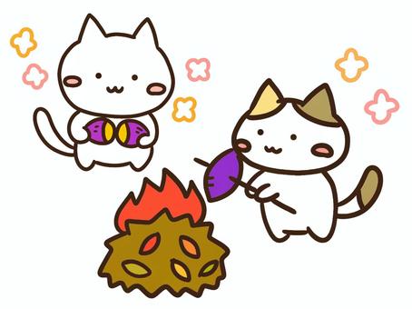 焚き火で焼き芋を焼いて食べるかわいい猫達 焚き火,焼き芋,焼く,さつまいも,ホクホク,ねこ,かわいい,手書き,ゆるい,シンプルのイラスト素材