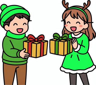 プレゼントを貰う緑の子供たちです。 プレゼント,シンプル,ギフト,喜ぶ,受け取り,サプライズ,笑顔,贈り物,手渡し,お祝いのイラスト素材