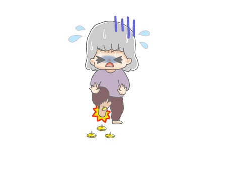 画鋲が刺さるおばあちゃん２ 手描き,老人,おばあちゃん,高齢者,画鋲,刺さる,踏む,痛い,ケガ,危険のイラスト素材