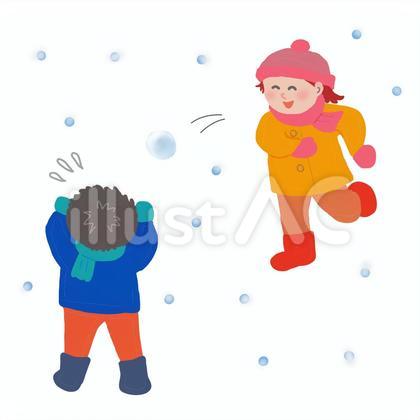 雪合戦する子供たち