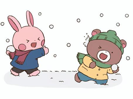 雪合戦をするウサギとクマ ウサギ,クマ,雪合戦,雪遊び,冬,雪景色,冬休み,仲良し,友達,笑顔のイラスト素材