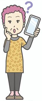  大阪のおばちゃん-165-全身 スマホ,はてな,おばちゃん,大阪,ヒョウ柄,おばはん,中年,女性,関西,派手のイラスト素材