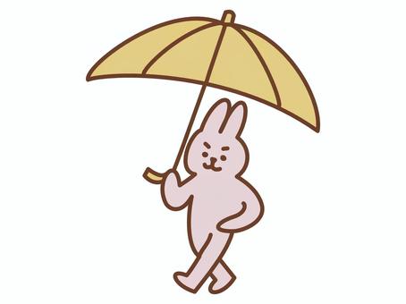 傘をさして歩く　ウサギ 傘,カサ,雨の日,雨,黄色,ピンク,お出かけ,歩く,全身,うさぎのイラスト素材
