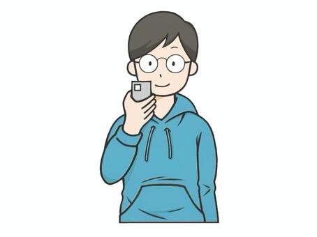 スマホを見ている男性のイラスト 男性,検索,パーカー,スマートフォン,閲覧,電話,ティーンエイジ,動画撮影,写真撮影,若いのイラスト素材