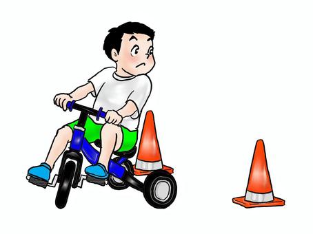 バック駐車2 人物,こども,男の子,幼稚園児,乗り物,自転車,3輪車,バック駐車,パイロン,全身のイラスト素材