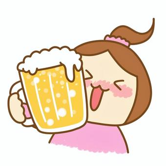 ビールを楽しむ主婦のシンプルイラスト ビール,主婦,女性,飲み会,居酒屋,家飲み,乾杯,リフレッシュ,お疲れ様,ジョッキのイラスト素材