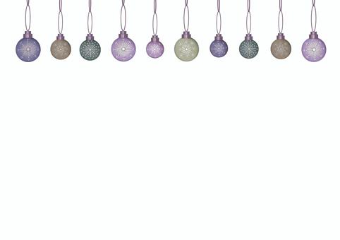 オーナメントが並んでいるイラスト オーナメント,白背景,グレー系,クリスマス,飾り,冬,ポストカード,鎖,吊り下げ,ボールのイラスト素材