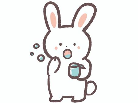 風邪予防にうがいをする動物のうさぎ 風邪予防にうがいをする動物のうさぎ うがい,予防,風邪,コロナ,インフルエンザ,病院,病気,内科,小児科,喉のイラスト素材