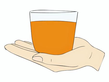 手の平に乗せたグラス 飲み物,オレンジジュース,乗せる,片手,グラス,コップ,手描きのイラスト素材
