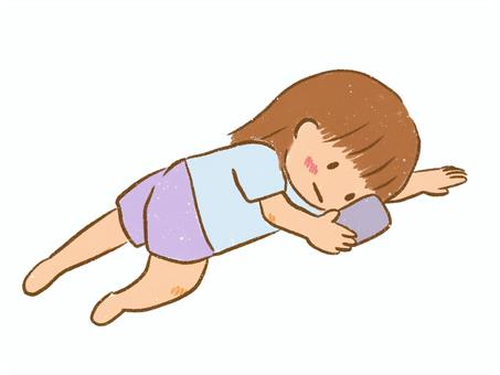 スマホを見ながら横になる女の子のイラスト 女の子,人物,手描き風,アナログ風,スマホ,携帯電話,リラックス,余暇,日常,横になるのイラスト素材