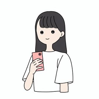 縦向きでスマホを見ている女性 女性,女の子,スマホ,スマートフォン,携帯,動画,sns,黒髪,ロングヘア,tシャツのイラスト素材