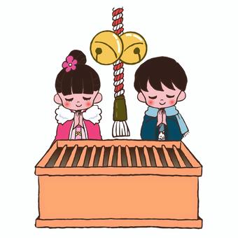 初詣　イラスト 手描き,初詣,お参り,参拝,合掌,晴れ着,和服,着物,袴,神社のイラスト素材