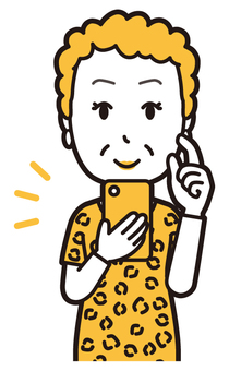  大阪のおばちゃん(黄)-057-バスト スマホ,おばちゃん,大阪,ヒョウ柄,おばはん,中年,女性,関西,派手,おばさんのイラスト素材