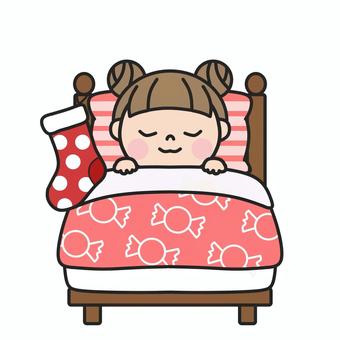 クリスマスプレゼントが楽しみな女の子3 クリスマス,聖夜,ベッド,女の子,くつした,おやすみ,眠る,寝る,枕,布団のイラスト素材