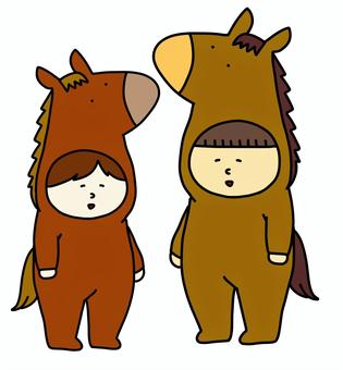馬の着ぐるみを着たカップル うま,馬,着ぐるみ,人,カップル,手書きのイラスト素材