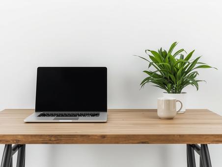 シンプルデスク パソコン,デスク,オフィス,白背景,会社,画像のイラスト素材