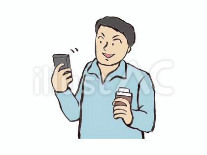 コーヒーを持ちながらスマホを操作する男性