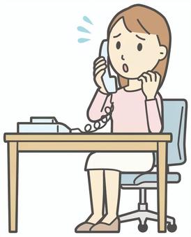  ロングヘア女性-256-全身 電話,慌てる,女性,女の子,人物,かわいい,失敗,トラブル,心配,焦るのイラスト素材