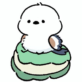 シマエナガ_柏餅にのる_01 シマエナガ,鳥,動物,手描き,ラフ,和菓子,柏餅,こどもの日,端午の節句,5月5日のイラスト素材