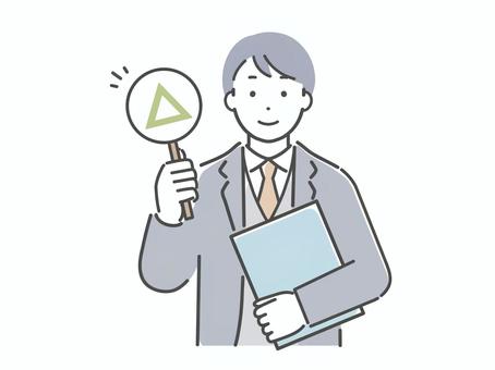 三角の札を持つスーツの男性 男性,人物,若い,大人,三角,スーツ,サラリーマン,札,回答,惜しいのイラスト素材