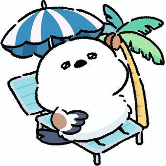 シマエナガ_夏のバカンス_01 シマエナガ,鳥,動物,手描き,ラフ,夏,バカンス,パラソル,ヤシの木,くつろぐのイラスト素材