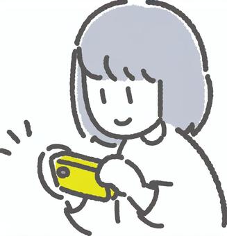 スマホで写真撮影する人 スマホで写真撮影する人 スマホ,写真,人物,シンプル,手描き,スマートフォン,携帯,撮影,人,趣味のイラスト素材